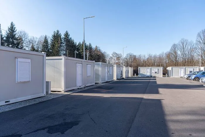 Das Container-Dorf am Stadtrand