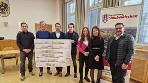 Vertreterinnen und Vertreter der Gemeinde bei der Projektvorstellung