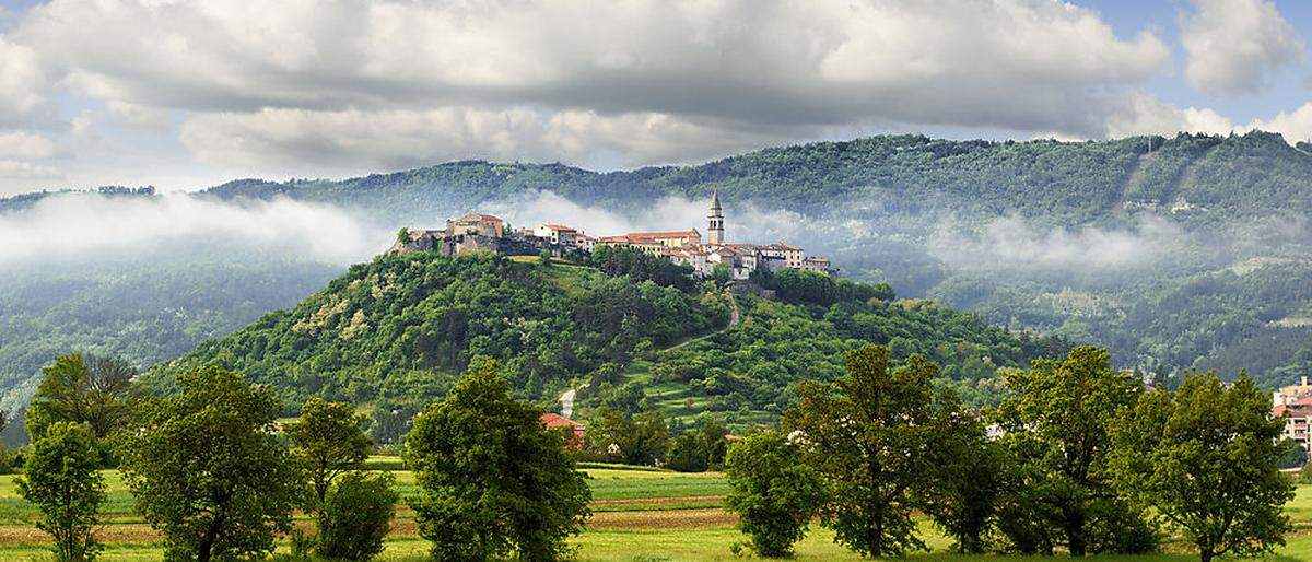 Die Altstadt von Buzet liegt malerisch auf einem Hügel