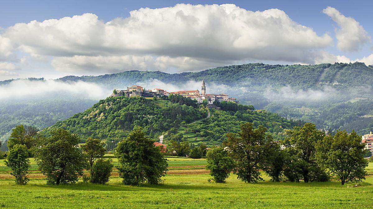 Die Altstadt von Buzet liegt malerisch auf einem Hügel