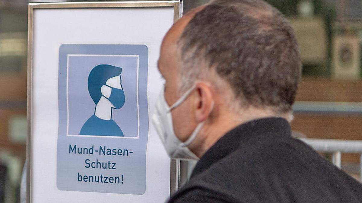 Die Maskenpflicht bleibt im Pflegebereich jedenfalls bestehen