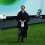 Alexandra Riewe und der Hartberger Bürgermeister Marcus Martschitsch (rechts) mit dem 5000. Besucher