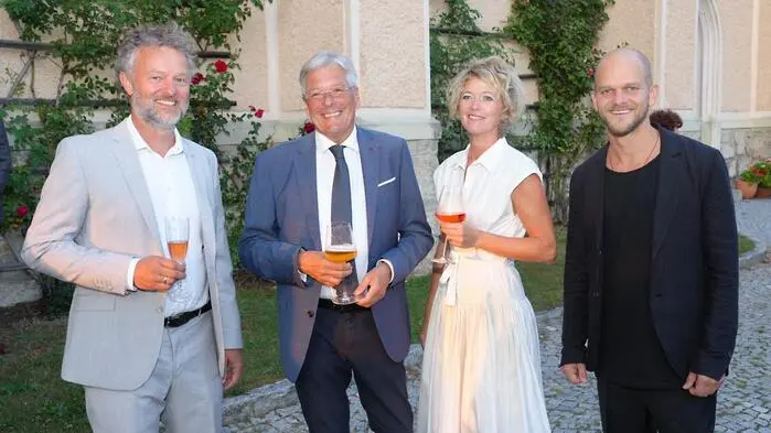 Landeshauptmann Peter Kaiser mit den Gründern des Festivals Christian Knaller, Daniela Knaller und Christoph Zimper