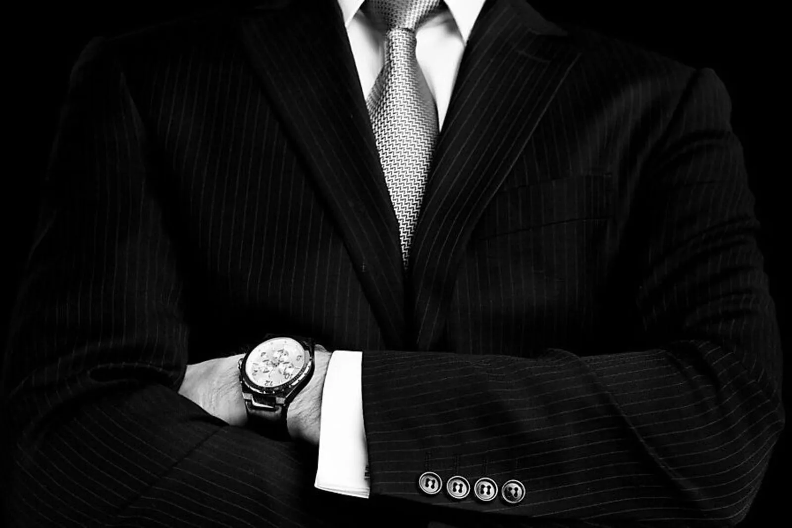 Krawatte ohne Chance: 62 Prozent der mehr als 1000 befragten Büroangestellten haben auch weiterhin nach Rückkehr in die Büros vor, am Arbeitsplatz T-Shirts und Sweater zu tragen