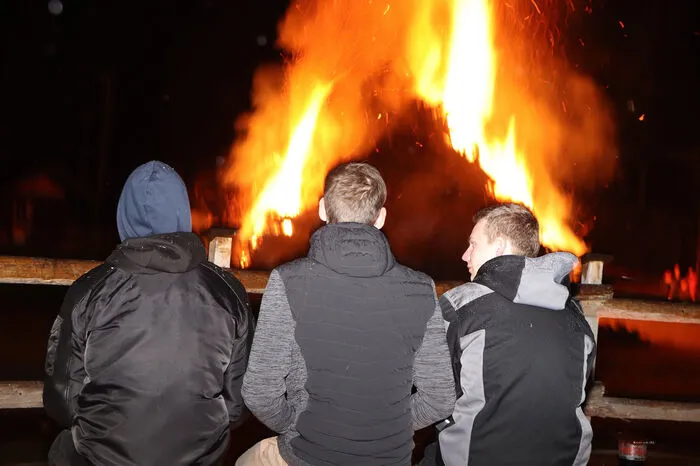 Schön langsam begann der Osterhaufen zu brennen!