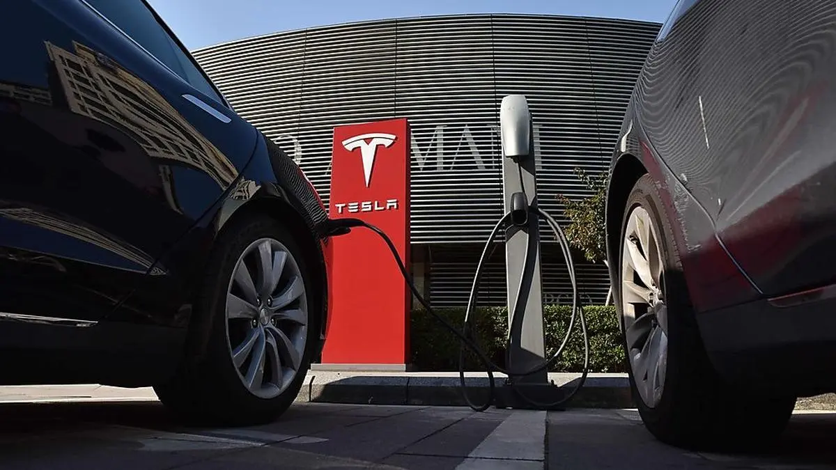 (FILES) In this file photo taken on September 12, 2017 Tesla cars charge at a Tesla charging station outside a shopping mall in Beijing.
Tesla chief executive Elon Musk said August 7, 2018 he would remain CEO of the electric automaker even if it ceases to be publicly traded. Trading in the company's shares were suspended mid-afternoon following Musk's suggestion that it could go private. Before that, they had surged by more than seven percent."No change," Musk replied to a Twitter user who asked whether he would like to stay on in his current position. / AFP PHOTO / GREG BAKER