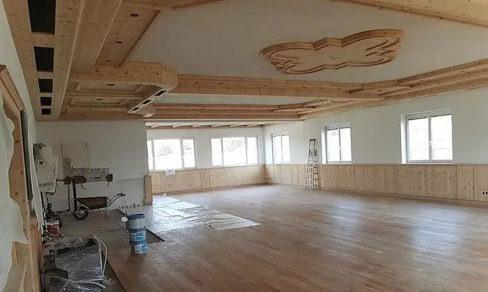 Die Umbauarbeiten im Festsaal sind voll im Gange