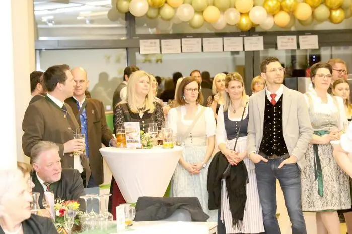 Übrigens: Ein Video von der rauschenden Ballnacht gibt es auf Facebook Kleine Zeitung St. Veit/Feldkirchen zu sehen! Klicken Sie sich durch die Fotogalerie!