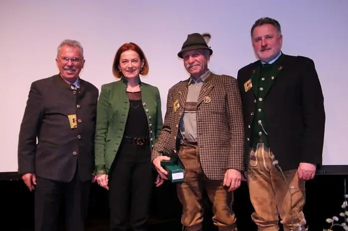 Im Rahmen des Bezirksjägertages wurden Peter Schlatzer, Anton Rieger und Heinz Hatzl mit dem Verdienstzeichen der Steirischen Jägerschaft in Bronze ausgezeichnet.