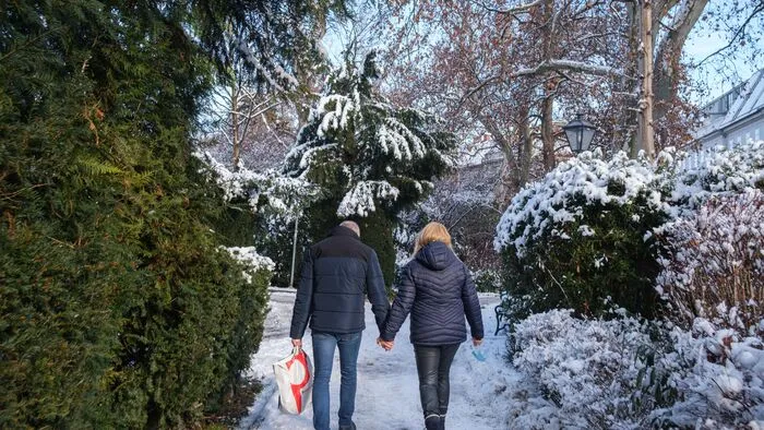 Unser Fotograf Alexander Danner nimmt Sie mit auf einen Spaziergang durch die verschneiten Grazer Parks ...