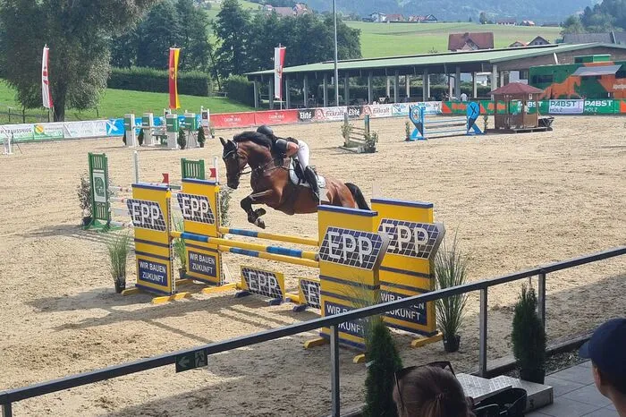 Klicken Sie sich durch die Fotos vom ersten Tag des Turniers.