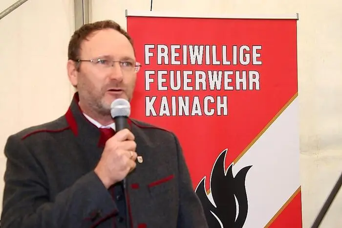 Bürgermeister Bernd Gratzer freute sich, eine große Besucherschar begrüßen zu dürfen.