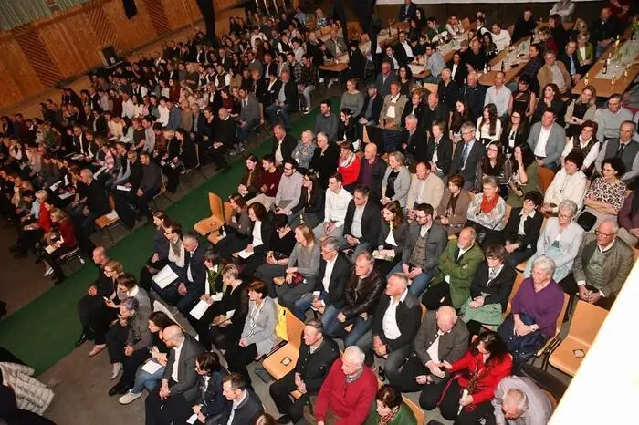 Obmann Nobert Leitner begrüßte in der vollbesetzten Greimhalle die Gäste.