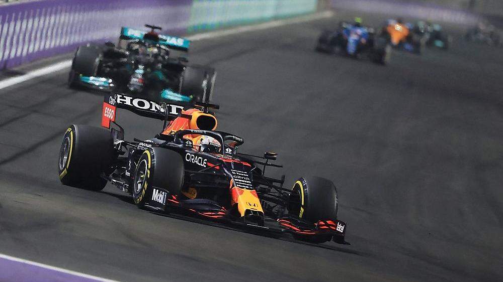 Wer hat im Duell zwischen Max Verstappen und Lewis Hamilton am Ende die Nase vorn?