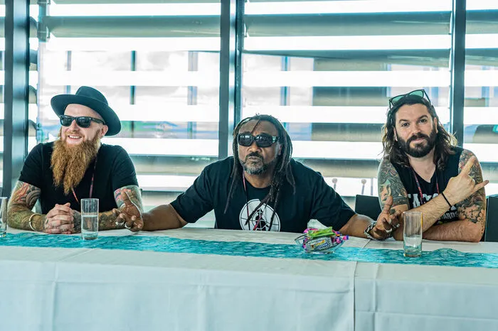 Ebenfalls mit dabei bei der Autogrammstunde: Die britische Metalband Skindred ...