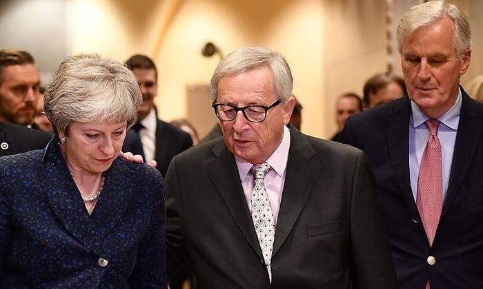 November 2018: Theresa May, Jean-Claude Juncker und Michel Barnier schließen ein historisches Abkommen - und dann kam doch alles ganz anders