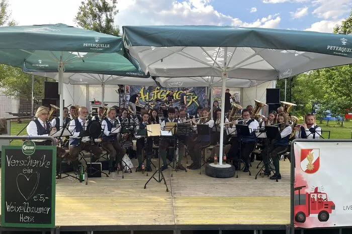 Der Musikverein Deutsch Goritz sorgte beim Dämmerschoppen mit Märschen und Polkas für gute Stimmung.