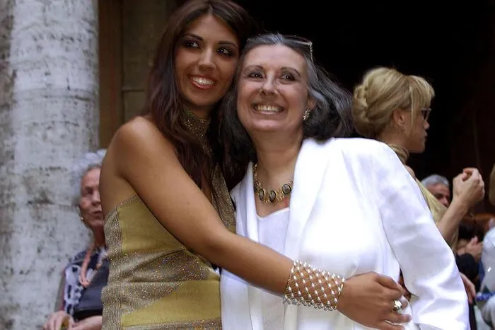 Ihre Tochter Lavinia (links) postete auf Facebook ein Bild mit ihrer Mutter. "Für immer zusammen", stand unter dem Foto.