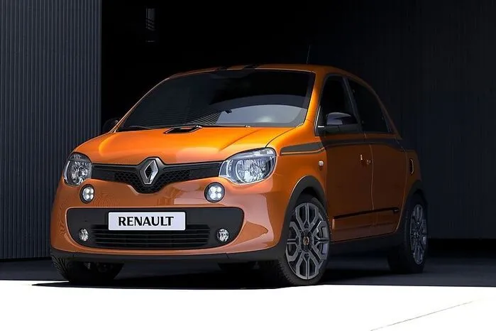 Aber nur ein wenig an der Leistungsschraube zu drehen, wäre den Parisern etwas zu unsportlich gewesen. Wer die anderen Modelle von Renault Sport kennt, der weiß, dass schon der Rest auch zu der Leistung passen muss. Als ersten Schritt verpasste man dem Getriebe eine kürzere Übersetzung für nochmals bessere Fahrleistungen.