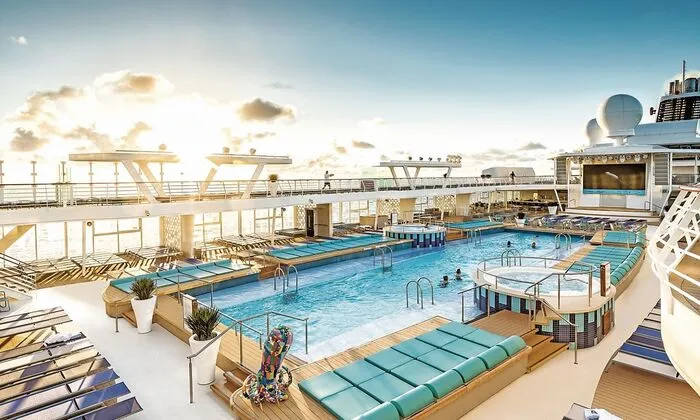 Auf der Mein Schiff®- Flotte von TUI Cruises wird Ihnen das „Premium Alles Inklusive“- Konzept geboten: Sie genießen rund um die Uhr kulinarische Köstlichkeiten und ein umfangreiches Fitness- und Entertainmentprogramm.
