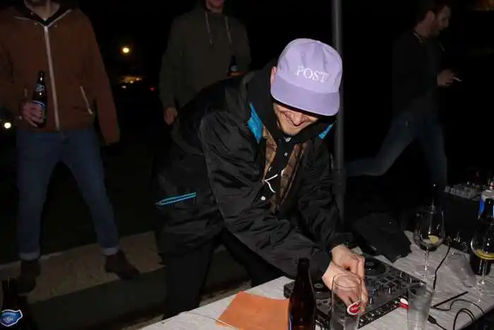 Passend dazu wurden draußen als auch drinnen die passenden Beats serviert.