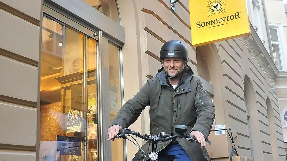 Die Bestellungen werden innerhalb der Stadt CO2-neutral mit dem Fahrrad ausgeliefert.