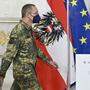 Generalmajor Rudolf Striedinger führt Gecko mit Katharina Reich