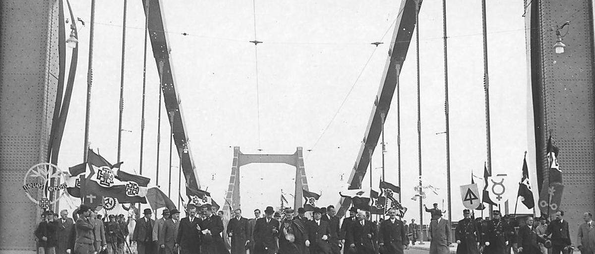 Eines der großen Projekte in der Krisenzeit: Die Reichsbrücke in Wien wurde am 10. Oktober 1937 mit einem Staatsakt eröffnet