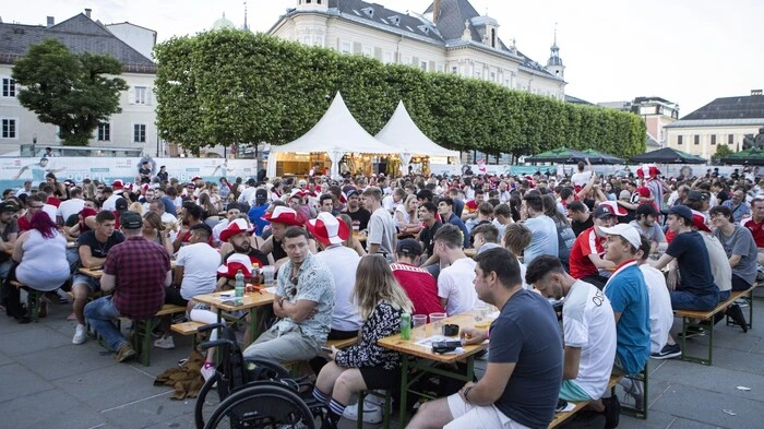 Am Neuen Platz in Klagenfurt fieberten hunderte Fans mit. Der Großteil drückte den Österreichern die Daumen, aber auch einige Fans der Italiener waren dabei.