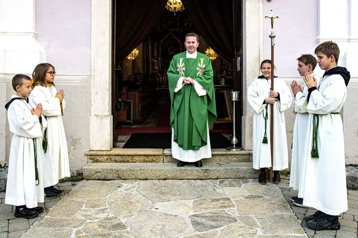 Bischofsvikar Christian Thomas Rachlé zelebrierte in der Pfarrkirche Stubenberg den Festgottesdienst.
