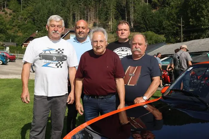  Klieninger Oldtimerfreunde: von links: Reinhard, Thomas und Christian Schatz, Wilhelm Friesacher und Thomas Scharf