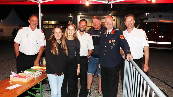 Der St. Ulricher Feuerwehr-Kommandanten Hartwig Hainzer mit seinem Team, konnten sich wieder über einen großen Erfolg beim 122-Discoabend mit zahlreichen Besuchern freuen.