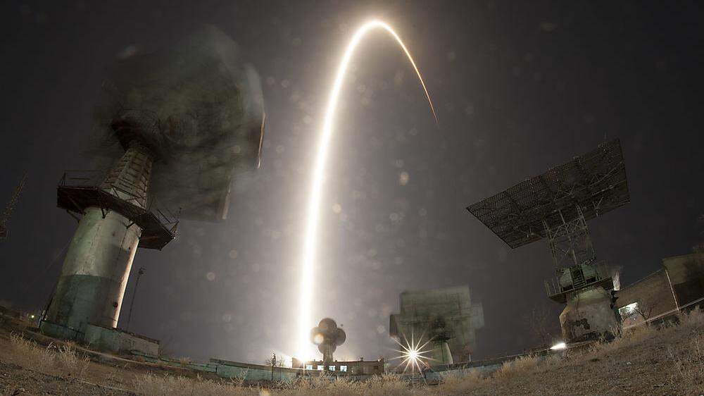 Eine Sojus-Rakete mit zwei US-Astronauten und einem russischen Kosmonauten an Bord ist am Mittwoch zur Internationalen Raumstation (ISS) gestartet
