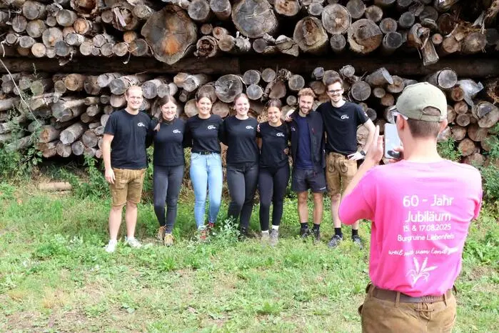 Zwölf Mannschaften - davon mehrere Damenteams - hatten sich in Sörg hoch über dem Glantal eingefunden, um einen Tag lang Party zu machen.