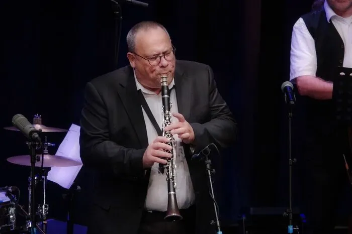 Johannes Hödl mit seinem Lieblingsinstrument, der Klarinette.