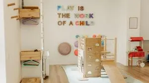 Kinder dürfen den Babyccino Club auf eigene Faust entdecken, darin spielen und dabei wachsen