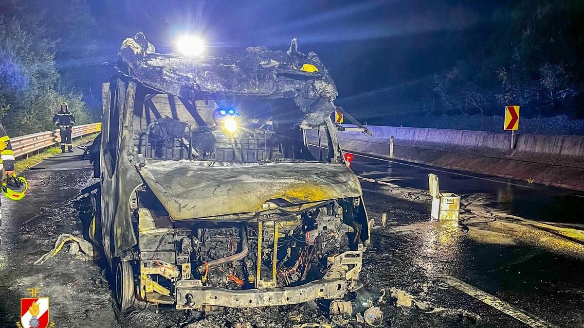 Ein Lkw geriet am Mittwochabend in Brand