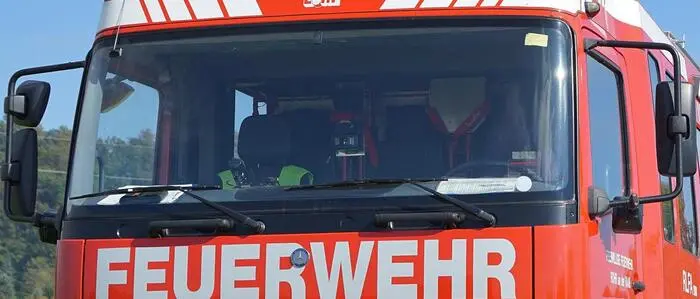 16 Feuerwehrleute waren in Aschau am Ottersbach unterwegs, um eine Jungkuh einzufangen