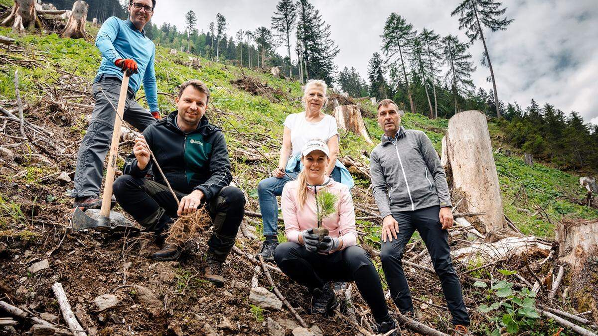 Werner Panhauser, Vorstand  Helvetia, Bernhard Pfandl-Albel, Betriebsleiter Stellvertreter der Forstbetriebe Kärnten-Lungau, Vizebürgermeisterin Angelika Hinteregger, Niki Hosp, Stefan Piechl, Sektionsleiter der Wildbach- und Lawinenverbauung Kärnten