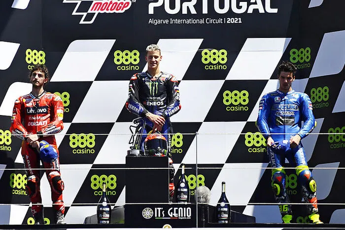  Fabio Quartararo (FRA) Francesco Bagnaia (ITA) Joan Mir (ESP)  Hier kommen Sie zum Rennbericht!