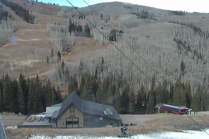 sieht es in Beaver Creek aus, denn hier gibt es nicht ein Stäubchen Schnee. Nur in Copper Mountain gibt es die beschneite Kunstschneepiste zum Trainieren.
