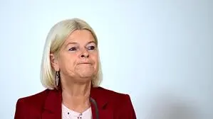 Verteidigungsministerin Klaudia Tanner (ÖVP) im Rahmen eines Pressefoyers nach einer Sitzung des Ministerrates am Mittwoch, 29. Oktober 2025, in Wien.