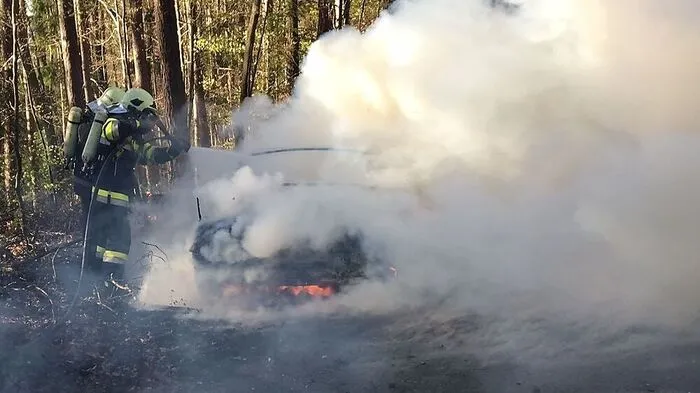 Das Auto brannte völlig aus