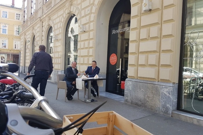 In Kürze wird ja in der Schmiedgasse die neue Fußgängerzone eingerichtet, dann soll der Casino-Gastgarten folgen.