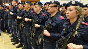 90 Polizistinnen und Polizisten wurden in Fürstenfeld angelobt