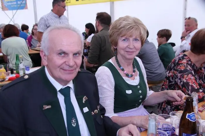 Unter den zahlreichen Gästen waren auch Vizebürgermeister Heimo Ortner, der aktiv bei der Blaskapelle in Graden mitspielt, und von Seiten des Kameradschaftsbundes Vizepräsident Johann Harrer und Bezirksobmann-Stellvertreter Emmerich Raudner.