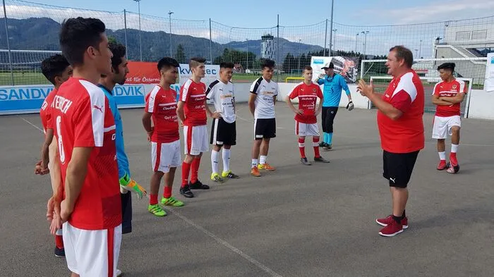 Zur Vorbereitung auf das „European Street Football Festival“ von 3. bis 6. Juli in Graz und die „Homeless-Weltmeisterschaft“ in Mexico City (13. bis 18. November) gastierte die rot-weiß-rote Auswahl für ein Trainingswochenende in Zeltweg.