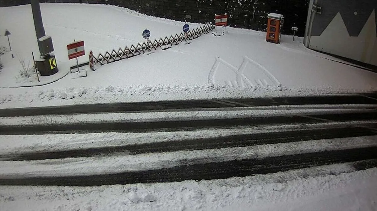 Beim Loibltunnel liegt bereits Schnee