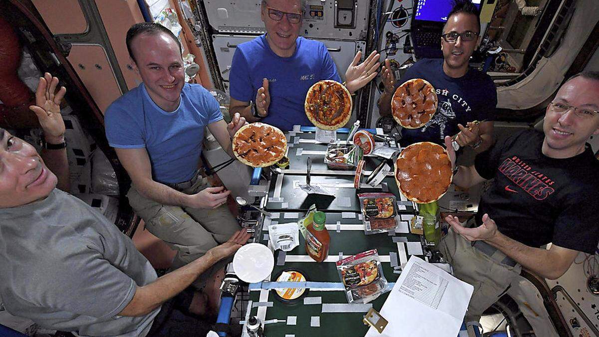 Mark Vande Hei, Sergei Ryazanskiy, Paolo Nespoli, Joe Acaba und Randy Bresnik 