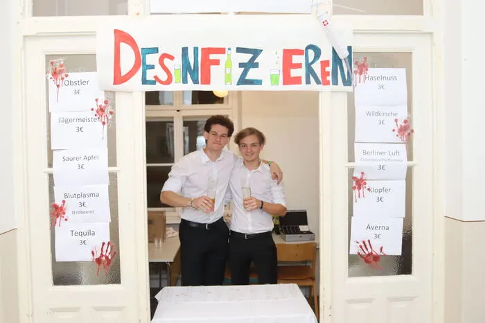 Von der Disco „Intensivstation“ bis zur kleinen Bar „Desinfizieren“ stand das ganze Ballgelände unter dem Motto "Gym´s Anatomy".